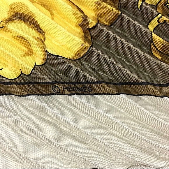 HERMÈS COSMOS Pleats Carre Silk 100% Scarf W/Box - Picture 12 of 14